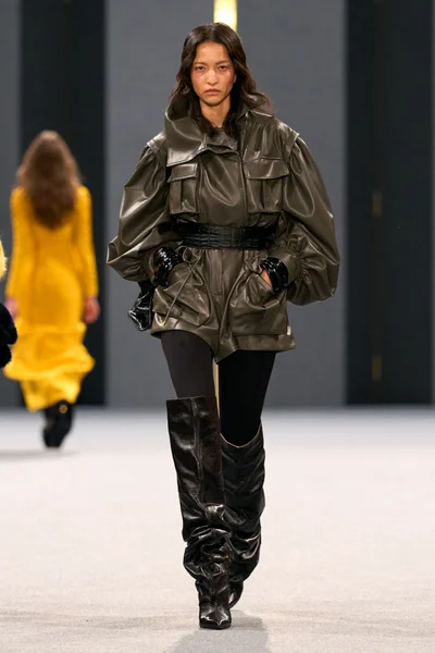 Look 30